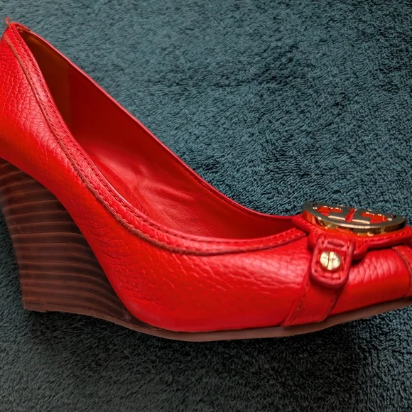 Tory Burch Orange Red Wedge with Gold Accents - Picture 3 of 5
